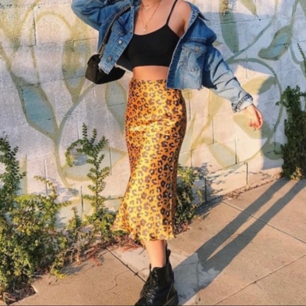 Urban Outfitters Cheetah Print Midi Skirt - S